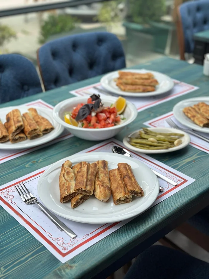 Ankara'da kıymalı Bafra pidesi — Şükrü Bey Köftecisi Karadeniz usulü pide